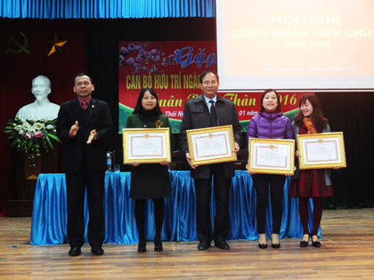 Trường CĐ Kinh tế-Tài chính Thái Nguyên tổ chức hội nghị CNVC đầu năm 2016.